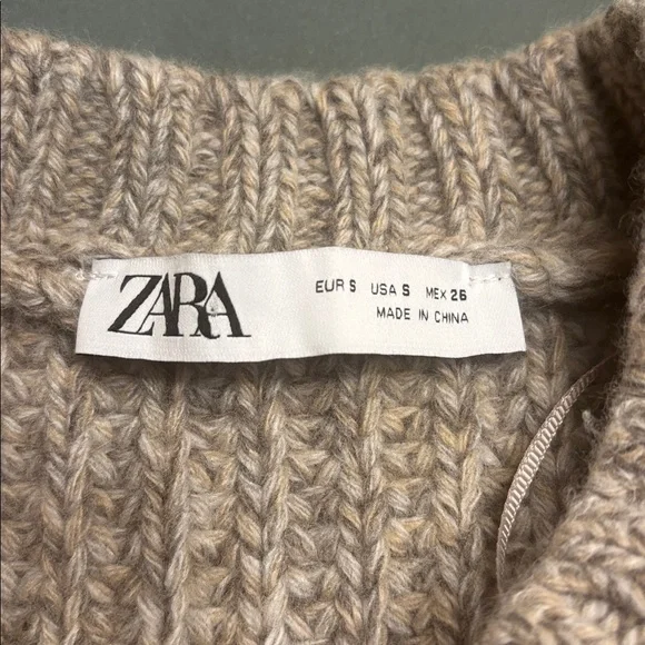 Zara Chunky Knit Round Neck Utility Pocket
Beige Marl Gray Sweater Vest Size S - Picture 13 of 15
